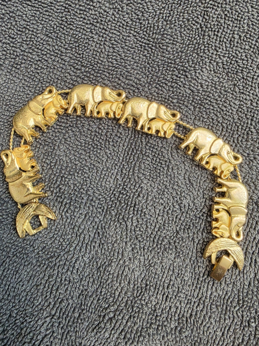 Vintahe Gold-tone Elephant Slide Bracelet - Women Jewelry